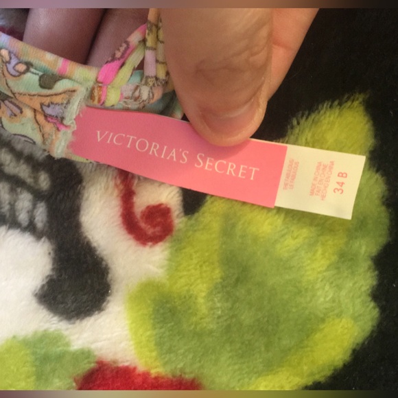 Never used Victoria secret swim top 34B - Picture 2 of 2